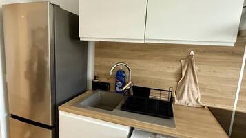 Micro-ondes, four, plaque de cuisson, lave-vaisselle