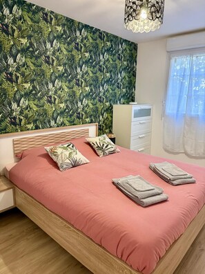 2 bedrooms, WiFi, bed sheets