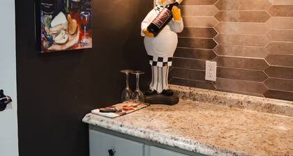 Luxury Retreat: Royal Comfort & Modern Amenities