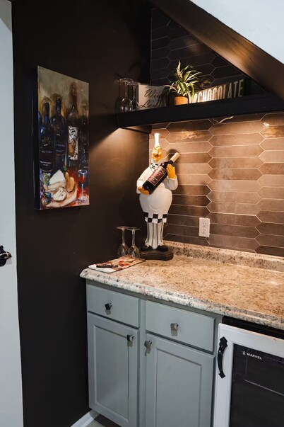 Luxury Retreat: Royal Comfort & Modern Amenities