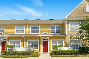 Exterior - Disney 8mi~Heated Resort Pool~Hot Tub~Oasis (Kissimmee)