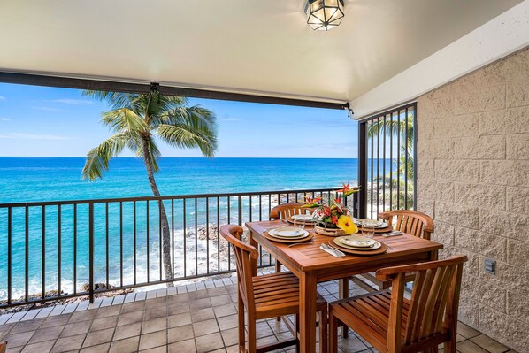 Condo, varias camas, lanai, vista al océano (Hale Pohaku 5) | Restaurante al aire libre