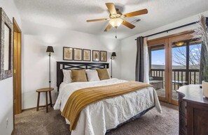 2 bedrooms, iron/ironing board, WiFi, bed sheets - Penthouse at Notch (First Responder Owner) (Branson West)