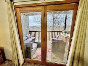 TV, fireplace, offices - Rustic Ozark Retreat (First Responder Owner) (Branson West)