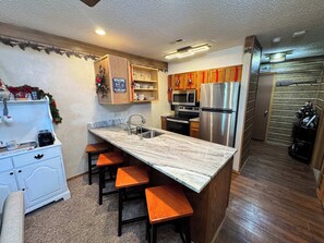 雪櫃、微波爐、焗爐、爐具