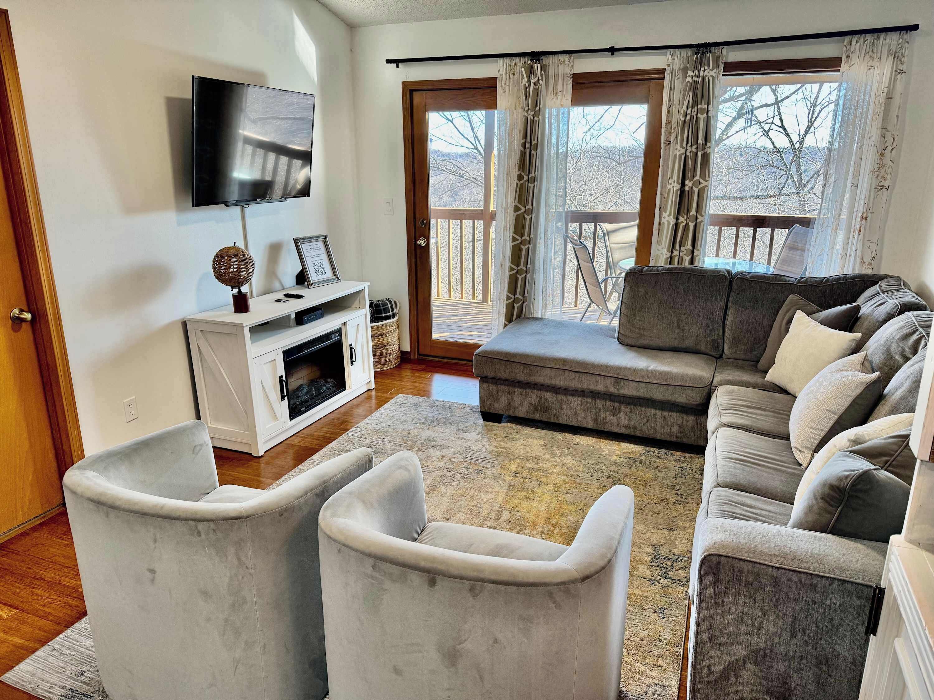 TV, fireplace, offices