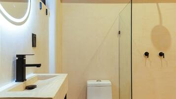 Regadera, amenidades de baño gratuitas, toallas, jabón