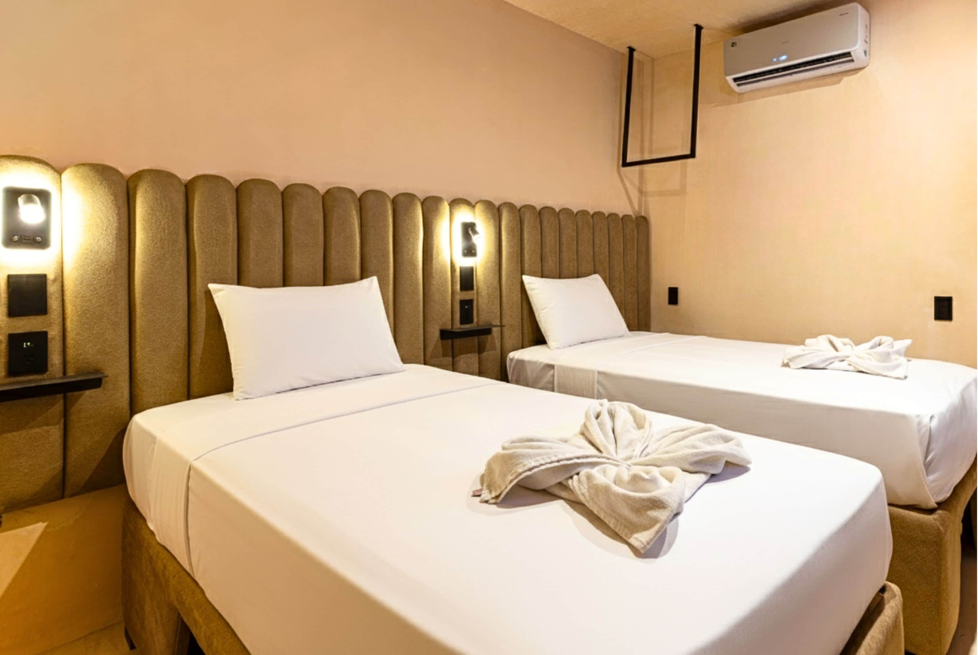 Zweibettzimmer | Laptopgeeigneter Arbeitsplatz, kostenloses WLAN