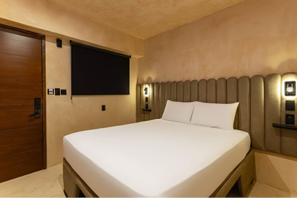 Laptop workspace, free WiFi