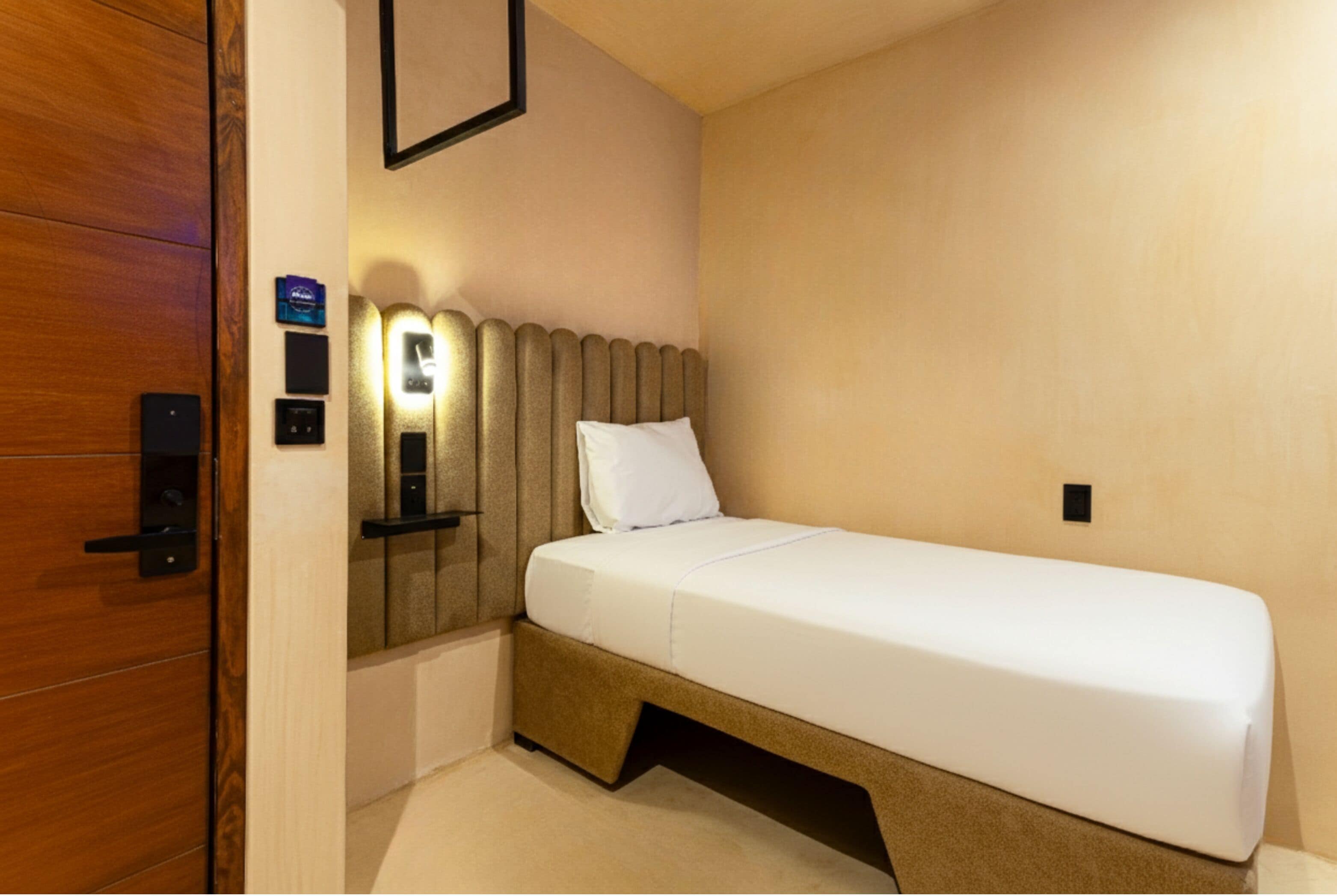 Einzelzimmer | Laptopgeeigneter Arbeitsplatz, kostenloses WLAN