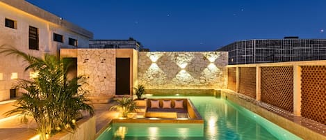 Outdoor pool, pool umbrellas, sun loungers