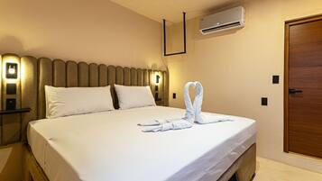 Deluxe Room | Laptop workspace, free WiFi