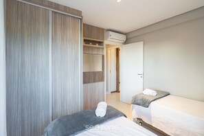 Basic Apartment | 2 bedrooms, free WiFi - Apt w/ Gourmet Balcony 300m From Beach Cms0202 (Florianópolis)