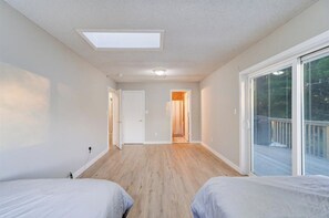 6 bedrooms, travel cot, free WiFi, bed sheets
