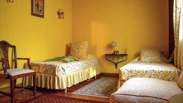 1 dormitorio, tabla de planchar con plancha, wifi gratis y ropa de cama