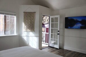 2 bedrooms, iron/ironing board, WiFi, bed sheets - Maple Reserve, 2BR Cabin near Lake & Ski Trails (Big Bear)