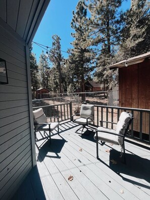 Terrace/patio - Maple Reserve, 2BR Cabin near Lake & Ski Trails (Big Bear)