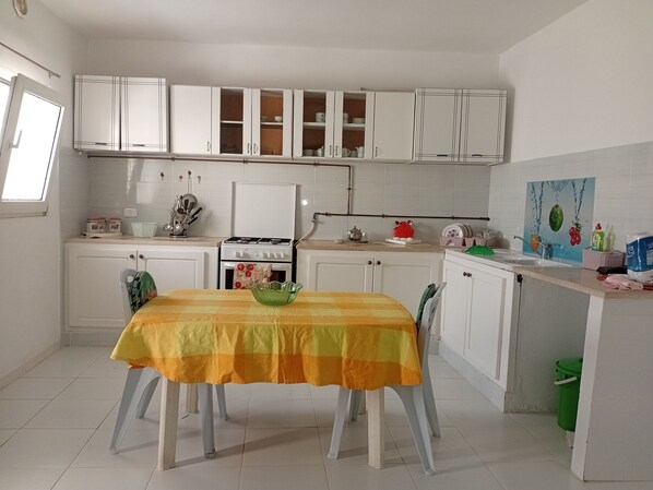 Fridge, microwave, oven, cookware/dishes/utensils