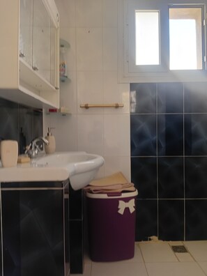 Håndklær, såpe og toalettpapir