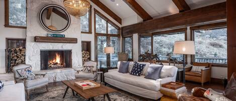 Televisie en een open haard