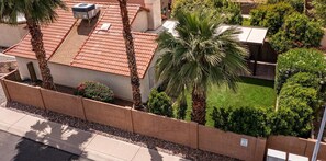 المنطقة المحيطة بالمنشأة