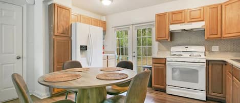 Micro-ondes, four, plaque de cuisson, lave-vaisselle