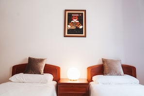 3 bedrooms, iron/ironing board, Internet, bed sheets