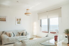 Living area - Spacious and bright in Radazul with panoramic ocean views (Radazul)