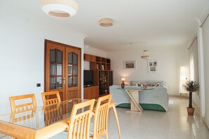Dining - Spacious and bright in Radazul with panoramic ocean views (Radazul)