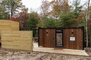 المنطقة المحيطة بالمنشأة