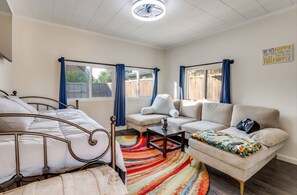 Iron/ironing board, free WiFi, bed sheets - Papa's House - The Ultimate DFW Family Retreat - 4 Bedrooms / 2 Baths (Irving)