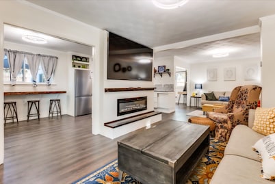 Papa's House - The Ultimate DFW Family Retreat - 4 Bedrooms / 2 Baths