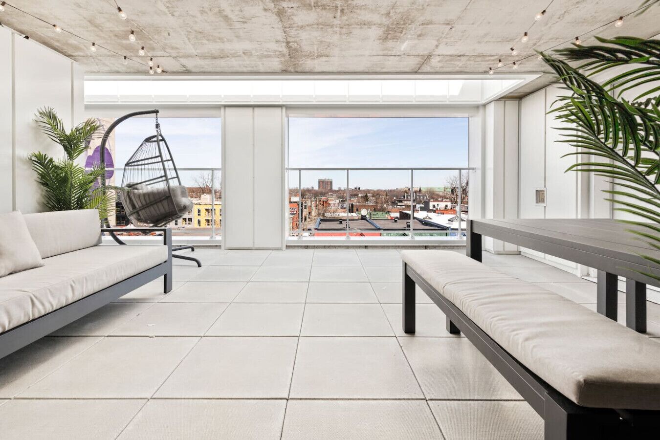 Sunny Duplex Penthouse on St-Laurent Blv. 口コミ、宿泊料金、写真