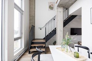 Dining - Bright Duplex Penthouse on St-Laurent Blv. (Montréal)