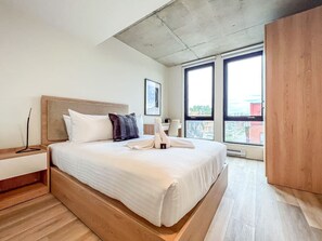 Skrivebord, strykejern/-brett, wi-fi og sengetøy