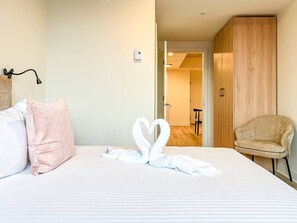 Schreibtisch, Bügeleisen/Bügelbrett, WLAN, Bettwäsche