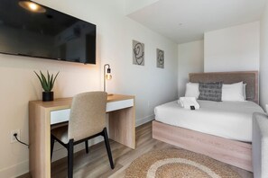 Desk, iron/ironing board, WiFi, bed sheets