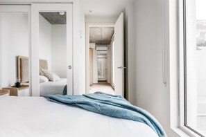 Bureau, fer et planche à repasser, Wi-Fi, draps fournis