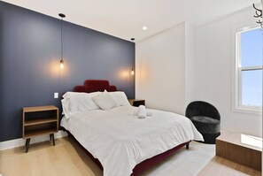 Desk, iron/ironing board, WiFi, bed sheets