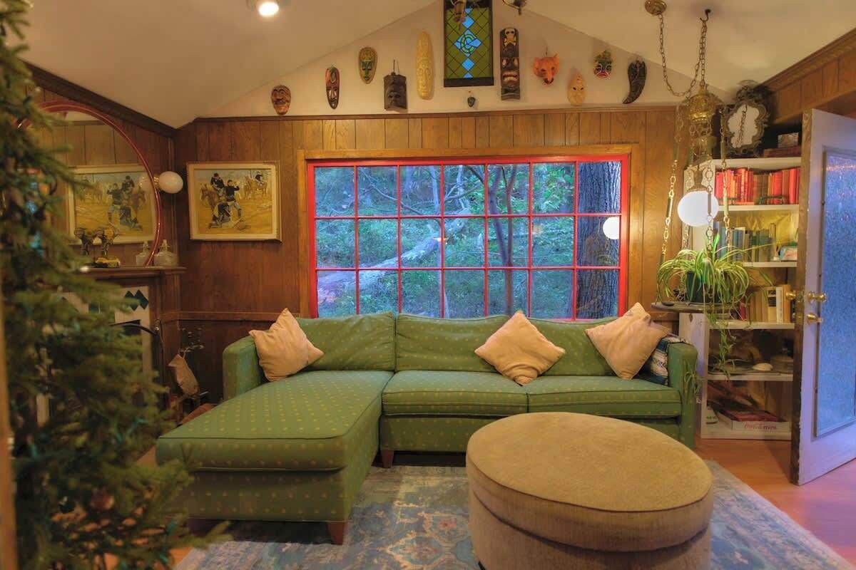 Smart-TV, Kamin, Arbeitsbereiche