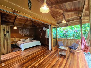 1 habitación, escritorio, wifi gratis y ropa de cama