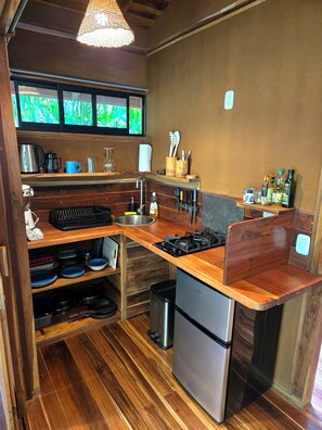 Fridge, coffee/tea maker, electric kettle, toaster - Casa Cabécar - Just 3 minutes from the beach! (Punta Cocles)