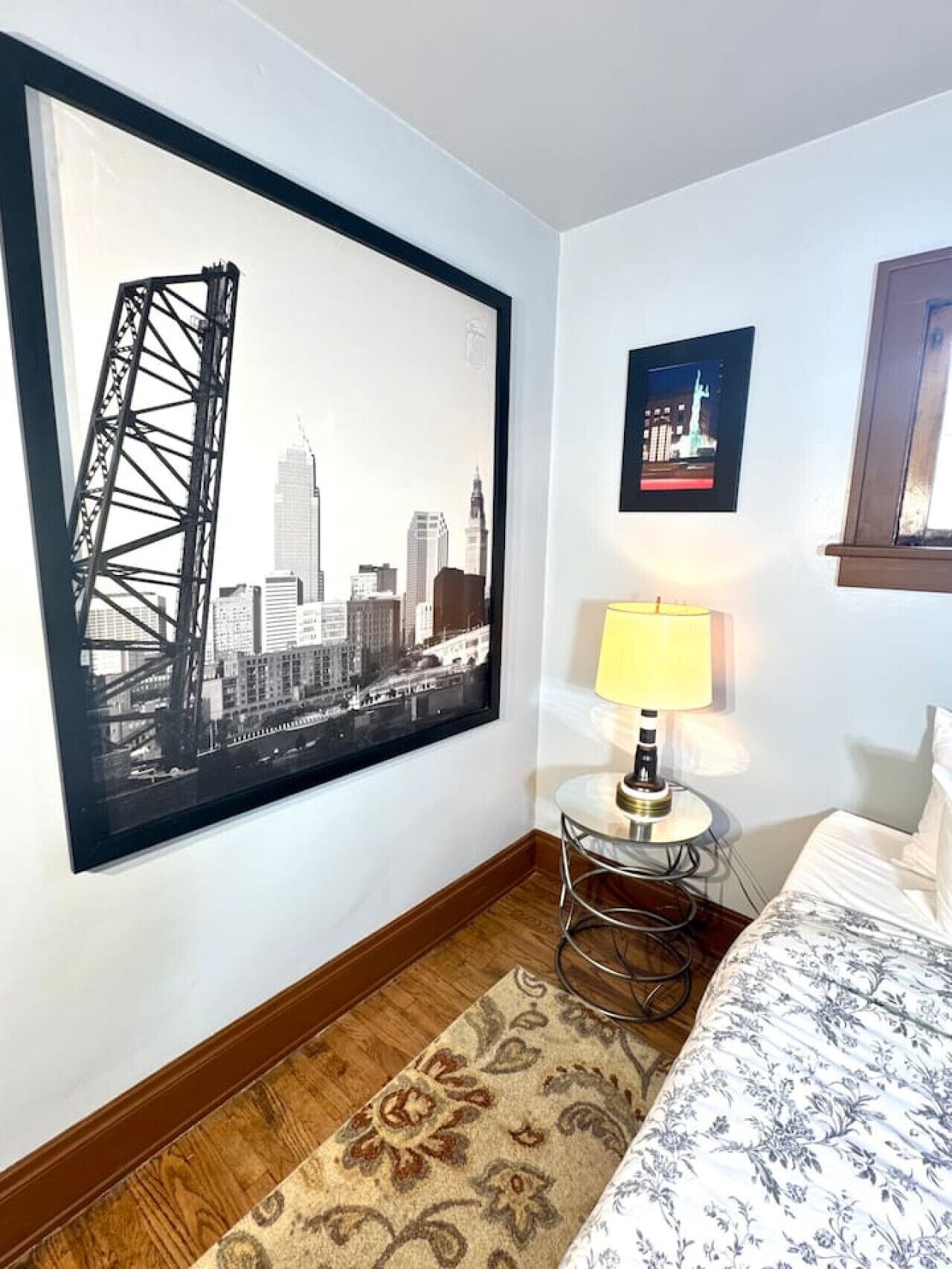 3 slaapkamers, een bureau, een strijkplank/strijkijzer, wifi