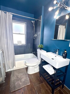 Sèche-cheveux, serviettes fournies