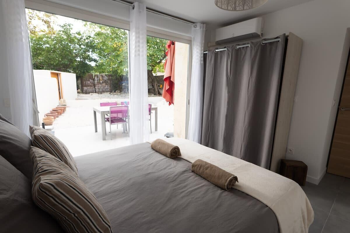 2 bedrooms, iron/ironing board, travel cot, WiFi