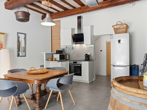 Kühlschrank, Mikrowelle, Ofen, Geschirrspüler