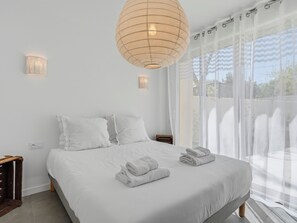 2 habitaciones, tabla de planchar con plancha, cuna de viaje y wifi 