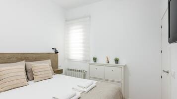 Fer et planche Ă repasser, accĂšs Internet, draps fournis