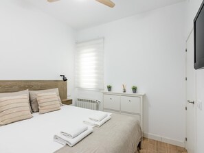 Fer et planche à repasser, accès Internet, draps fournis