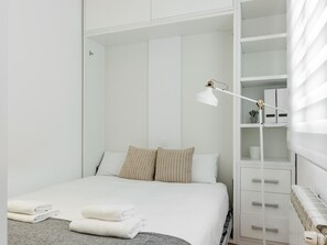 Iron/ironing board, internet, bed sheets - Ponzano Apartment - 2 bedrooms, renovated (Chamberí)